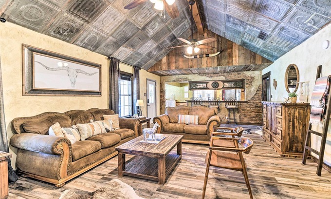 Sunset Cabaña | Sunset Ranch w/ Pool & Hot Tub on 29 Acres!