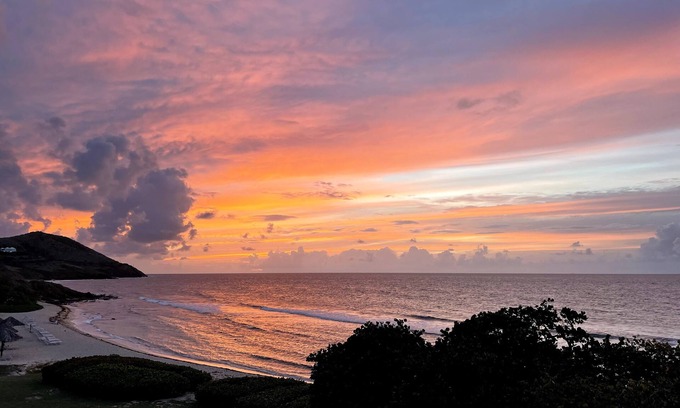 Estate Salt River Condominio | Sunset Reef: An Oceanfront 3 Bedroom Condo in Gentle Winds