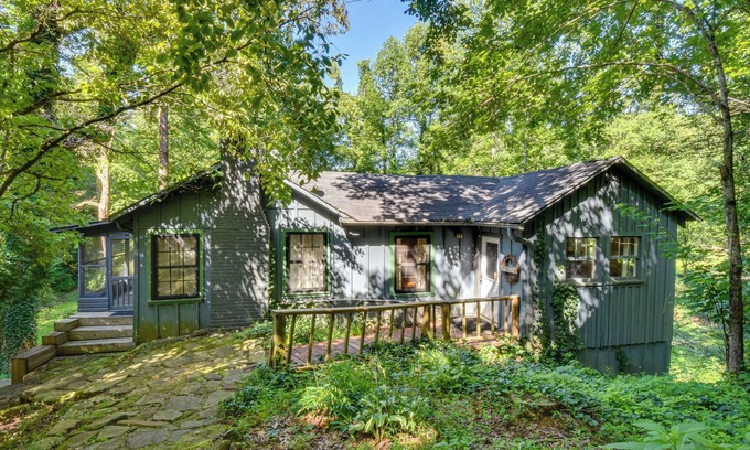 Rocky Bottom Cabaña | Sunset Rental Cottage Near Table Rock State Park!