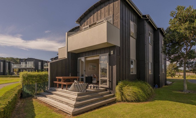 Matarangi Casa | Sunset Retreat - Matarangi Holiday Home