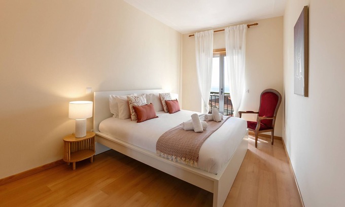 Nazare Apartamento | Sunset Retreat - Spacious Apartment