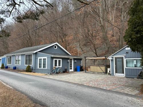 Town of Ledyard Casa | Sunset Retreat