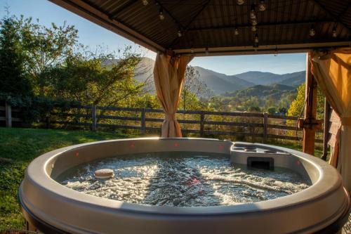 Waynesville Casa | Sunset Ridge Retreat
