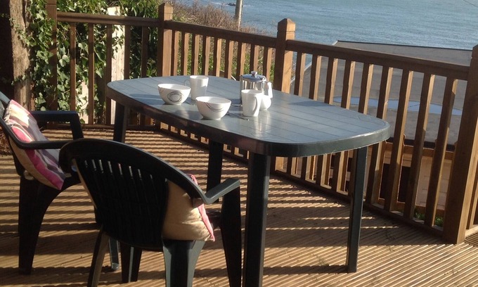 Ventnor Chalet De Esquí | Sunset Ridge villa with sea view, beach, cafes, shops within walking distance