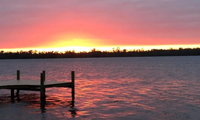 Crescent City Casa | Sunset River Cottage on the Scenic St Johns River