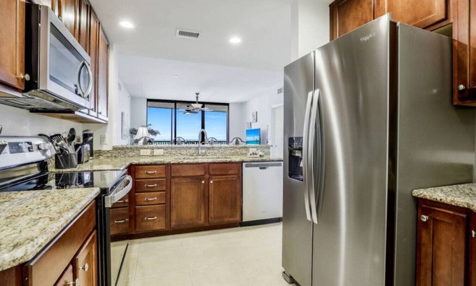 Cape Harbour Condominio | Sunset Royale | 2/2 Luxury Condo Marina View