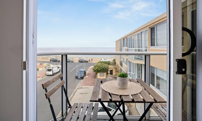 Glenelg South Apartamento | Sunset Sanctuary | Oceanview Retreat Glenelg South |Adelaide Cabaret Festival