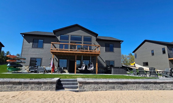 New Lisbon Casa | Sunset Serenity at Castle Rock