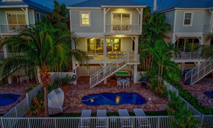 Little Venice Casa | Sunset Tides - Luxury Waterfront Pool Home, 30' Dock