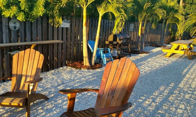 Grove City Cabaña | Vista del atardecer en Lemon Bay - Propiedad dúplex - Seahorse Cottage