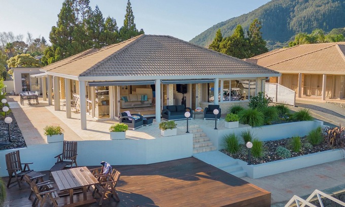 Pauanui Casa | Sunset View - Pauanui Waterfront Home