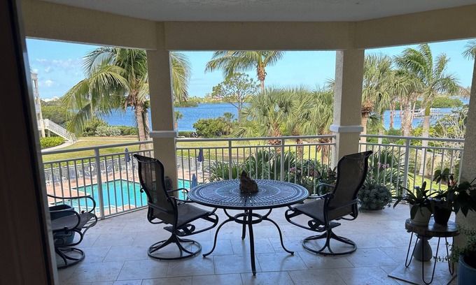 Osprey Condominio | Sunset views of Gulf and Casey Key at Osprey Marina Condominiums