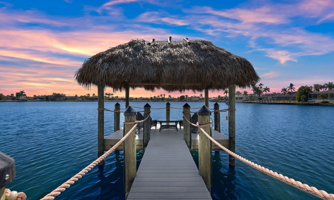 Eight Lakes Casa | Sunset villa downtown Cape Coral