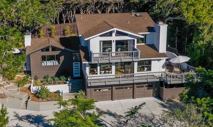 Del Monte Forest Casa | Sunset Villa: Upscale Three Bedroom Three Bath with Ocean Views