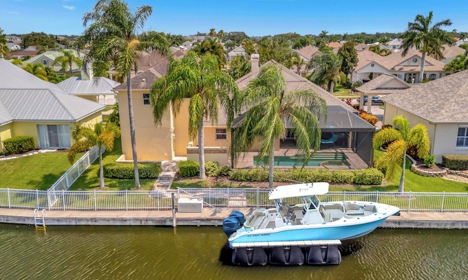 River Pointe Casa | Sunset Waterfront Paradise. Heated Saltwater Pool, Boat Dock. Beach Gear, BBQ.