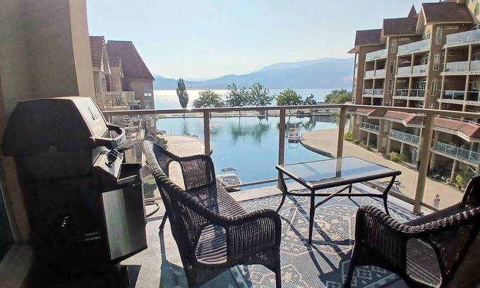 North End Condominio | Sunset Waterfront Resort 4. Luxury Lakeside, Lakeview 2 bed/2 bath Kelowna Condo