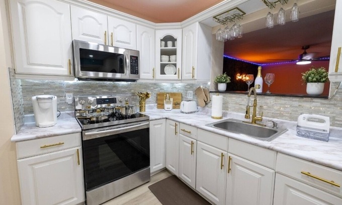 Golden Glades Casa | Sunset Xcapes Miami Luxury Entertainment House