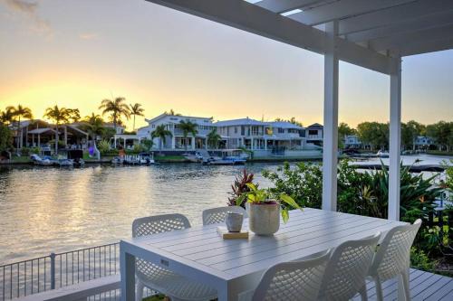 Noosaville Apartamento | Sunsets at Snowmas, Pooch Friendly & Stunning View