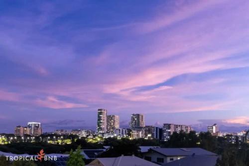 Stuart Park Casa | Sunsets & City Skyline Views With Pool