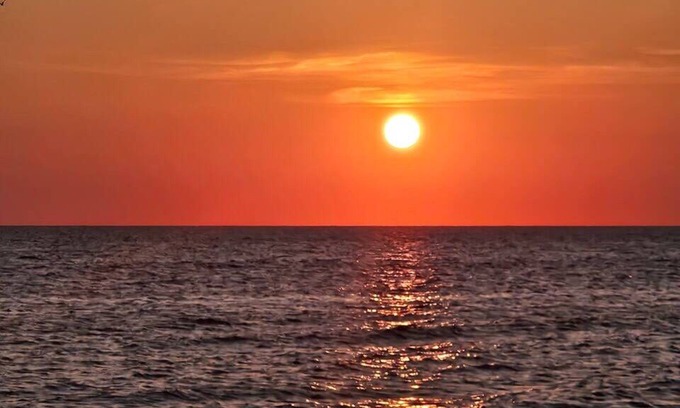 Goshen Casa | SUNSETS Couples families , Beach, deck, screen porch BBQ WiFi bch tags, dogs ok