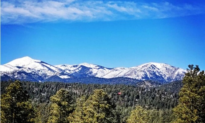 Ruidoso Apartamento | Sunsets & Lattes: Hot Tub/Decks/Views/Mtn Luxury