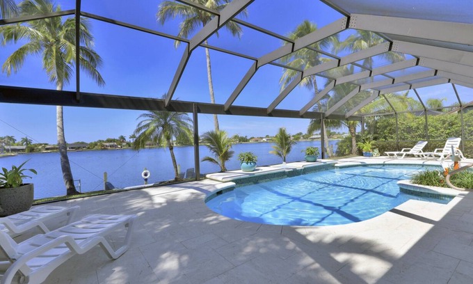 Pelican Casa | Fechas de otoño abiertas - No se lo pierdan | Vista al Lago, Puestas de Sol, Lujo Familiar