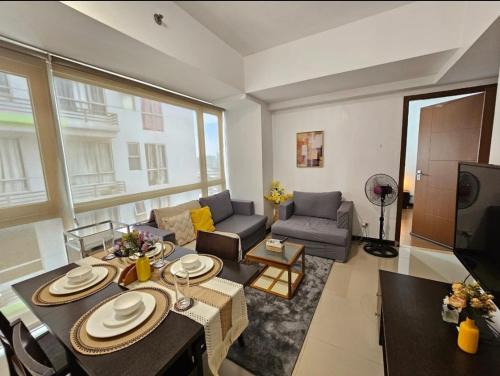 Pasig Apartamento | Sunshine 100 Plaza - Bright and cozy 1 bedroom with washer