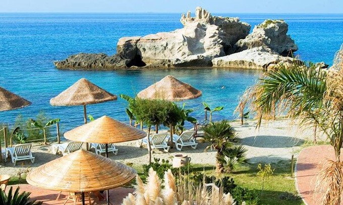 Riaci Hotel | Sunshine Beach Resort
