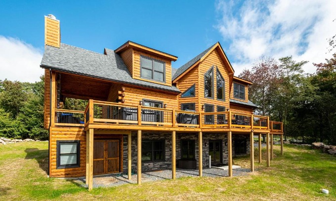 McHenry Casa | Sunshine Chalet