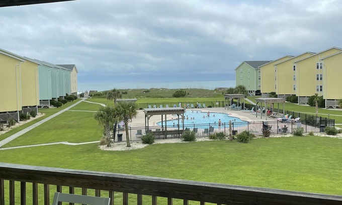 Surf City Condominio | SUNSHINE condo - 5 star rated 1BR condo on Topsail Island 6 years!