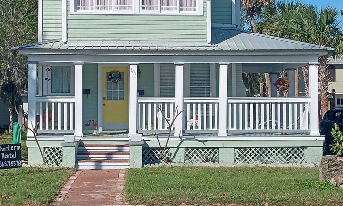 Historic District Apartamento | Sunshine Door Inn close to Beach & Marina, Shopping, Farmers Market, Restaurants