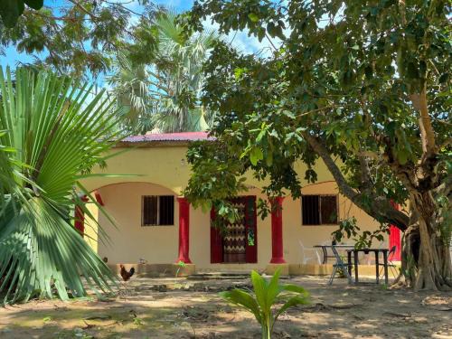 West Coast Division Casa | Sunshine Guesthouse Bafuloto