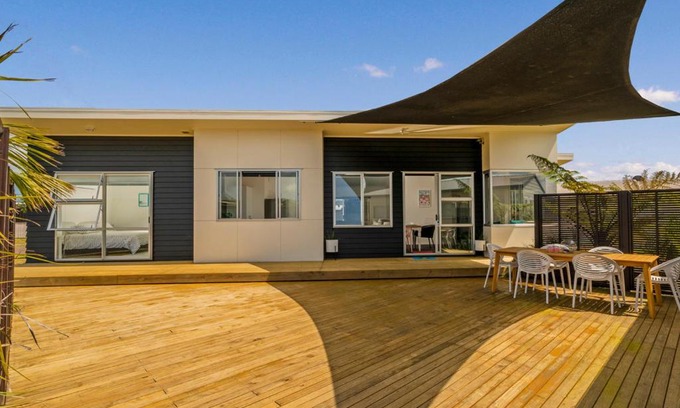 Matarangi Casa | Sunshine Holidaze - Matarangi Holiday Home