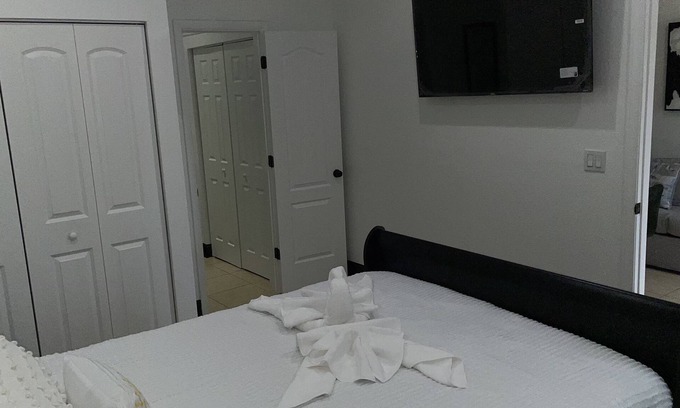 Tampa Apartamento | Sunshine is a private apartment with private entrance and all your accommodation