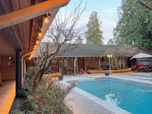 Gibsons Hotel | Sunshine Lodge Inn