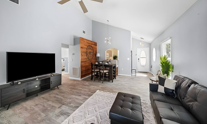Bridgewater Crossing Casa | Sunshine 3 BR Pool Home Near Walt Disney World