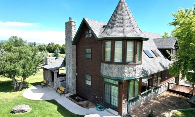Oneida County Casa | SUNSHINE RANCH Elegant Country Retreat
