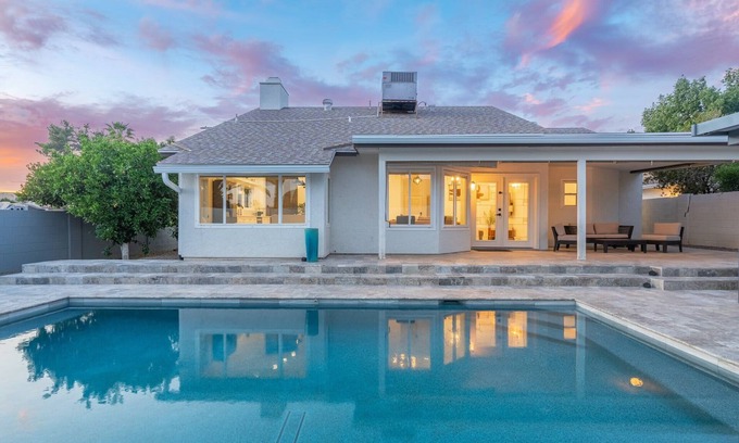 Sunset Ridge Casa | Sunshine Retreat: 3BR with Patio|BBQ|Pool