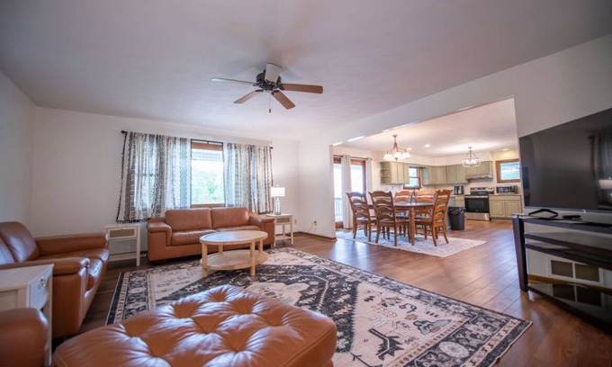 Cadiz Casa | Sunshine Retreat-peaceful countryside, close to Tappan, Clendening, and Piedmont
