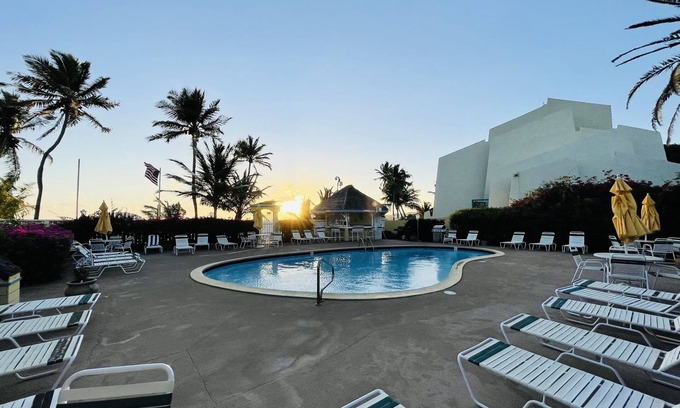 Estate Golden Rock Condominio | Sunshine Suite, Just Steps to the Pool and Ocean