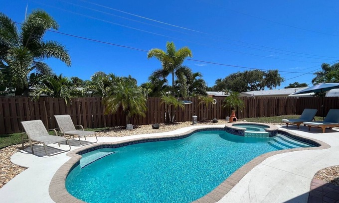 Deerfield Beach Casa | Sunshine Villa Paradise - 4 min to the Beach with Heated Pool