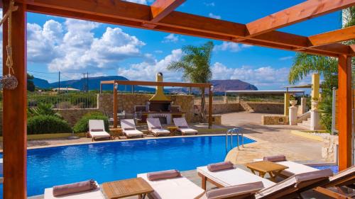 Skotino Casa | Sunshine Villa with Private Pool by Estia