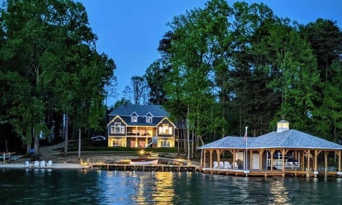 Bumpass Casa | SUNSWEPT VISTA - Fabulous 7-bedroom house at LAKE ANNA Virginia