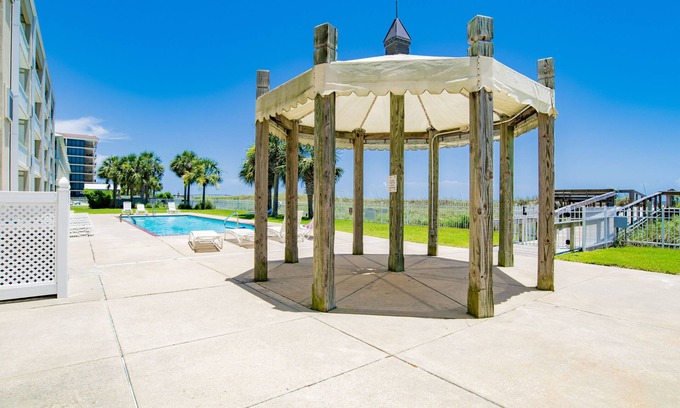 Dauphin Island Condominio | SunTime at the BEACH! Updated 2nd Floor Unit! GREAT Views of 2 Pools and Gulf!
