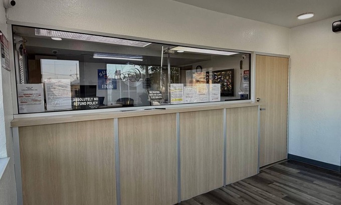 Oak Cliff Hotel | Super 7 Inn Dallas Southwest