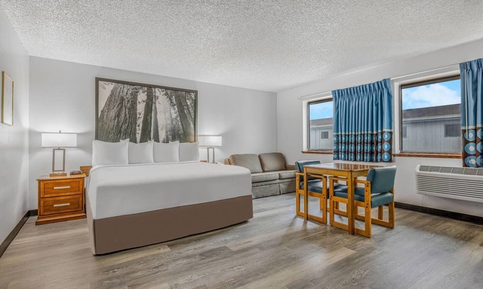 Pacific Hotel | Super 8 by Wyndham Arcata