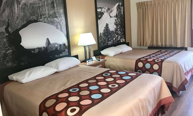 Evanston Hotel | Super 8 by Wyndham Evanston