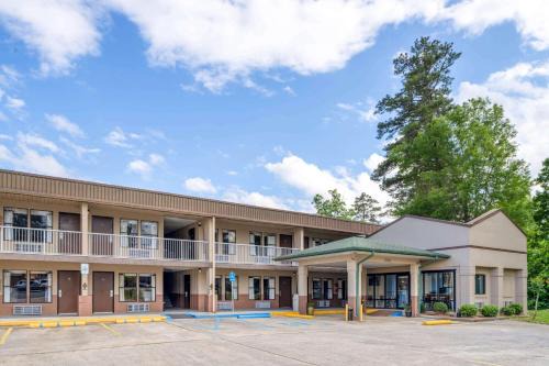 Gadsden Hotel | Super 8 by Wyndham Gadsden AL