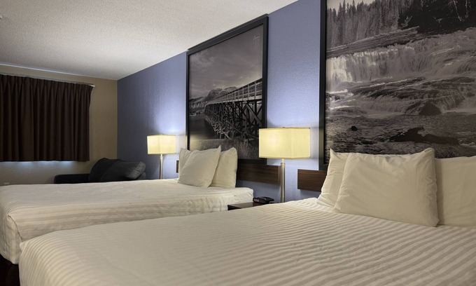 Kamloops Hotel | Super 8 by Wyndham Kamloops On The Hill