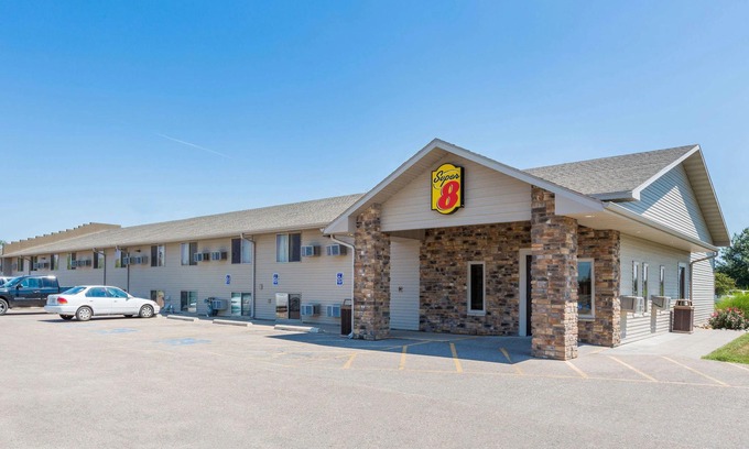 Kearney Hotel | Super 8 by Wyndham Kearney